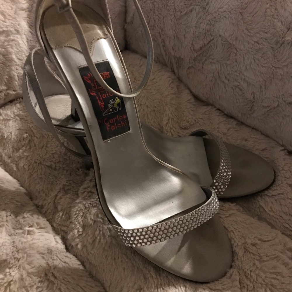 Classic silver around the ankle sandals